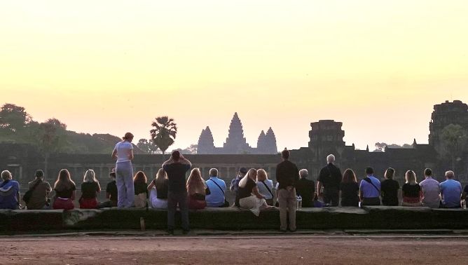 Sunrise Angkor Wat, Small Tour Circuit - Taxi Tour Cambodia